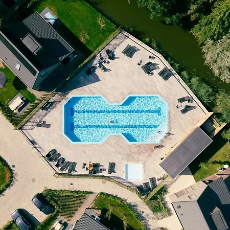 505 Op Recreatiepark De Wielen 木屋