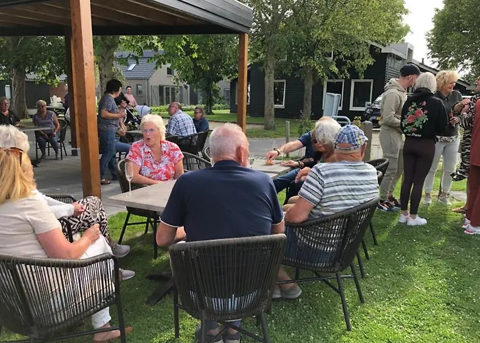 505 Op Recreatiepark De Wielen 샬레 *