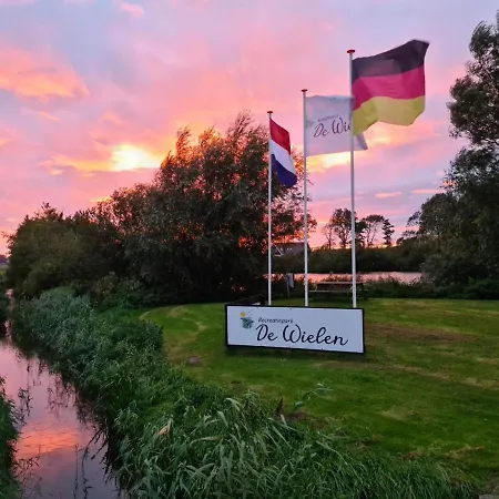 Chalé 505 Op Recreatiepark De Wielen Sint Maarten